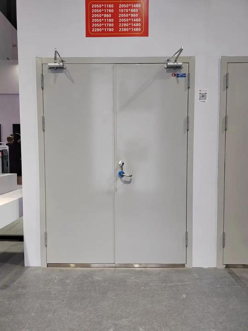 防火門現貨供應 鋼制乙級與鋼木防火門的選擇與優(yōu)勢